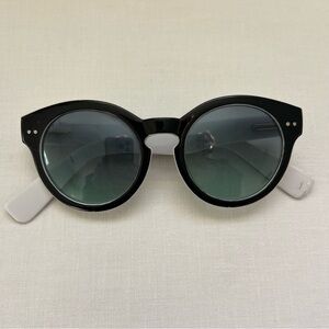 Black and White Round Sunglasses